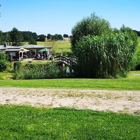 Peenehof Koeppen - Ferienwohnungen & Schlaffaesser Jordenstorf Eksteriør billede