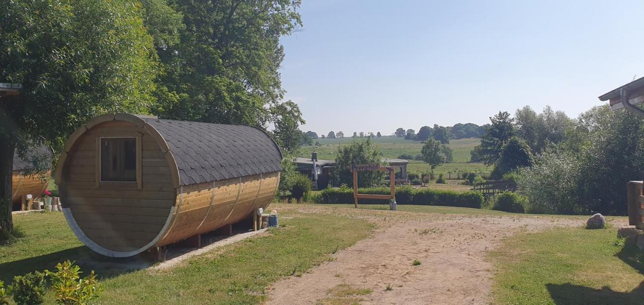 Peenehof Köppen - Ferienwohnungen&schlaffässer *
